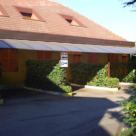 Hotel Motel Ovest Vittuone Екстериор снимка