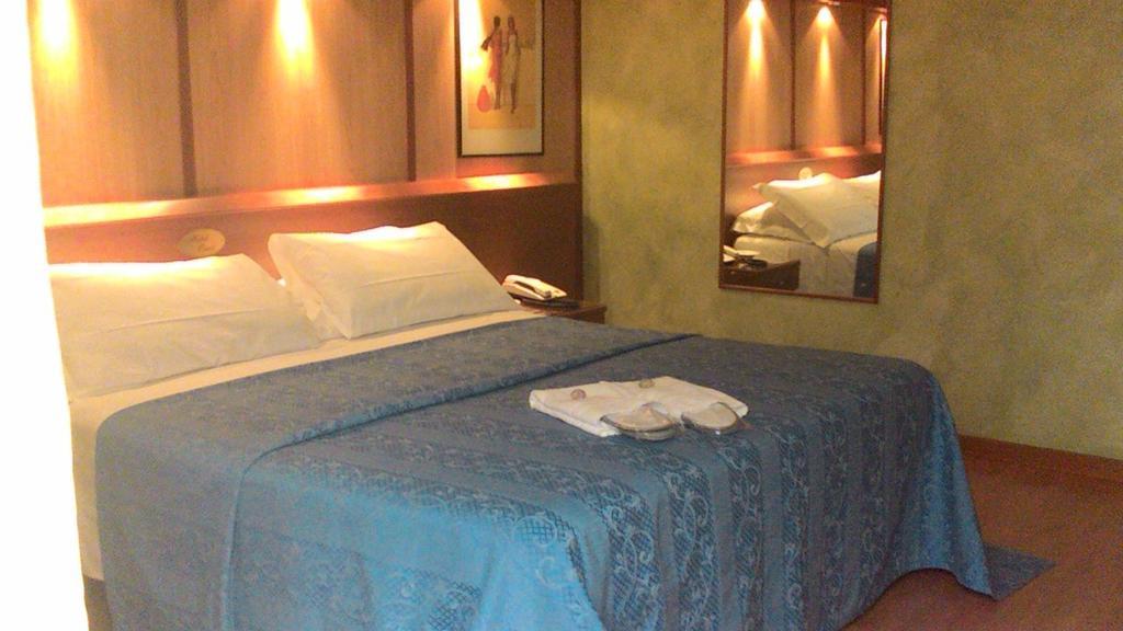 Hotel Motel Ovest Vittuone Стая снимка