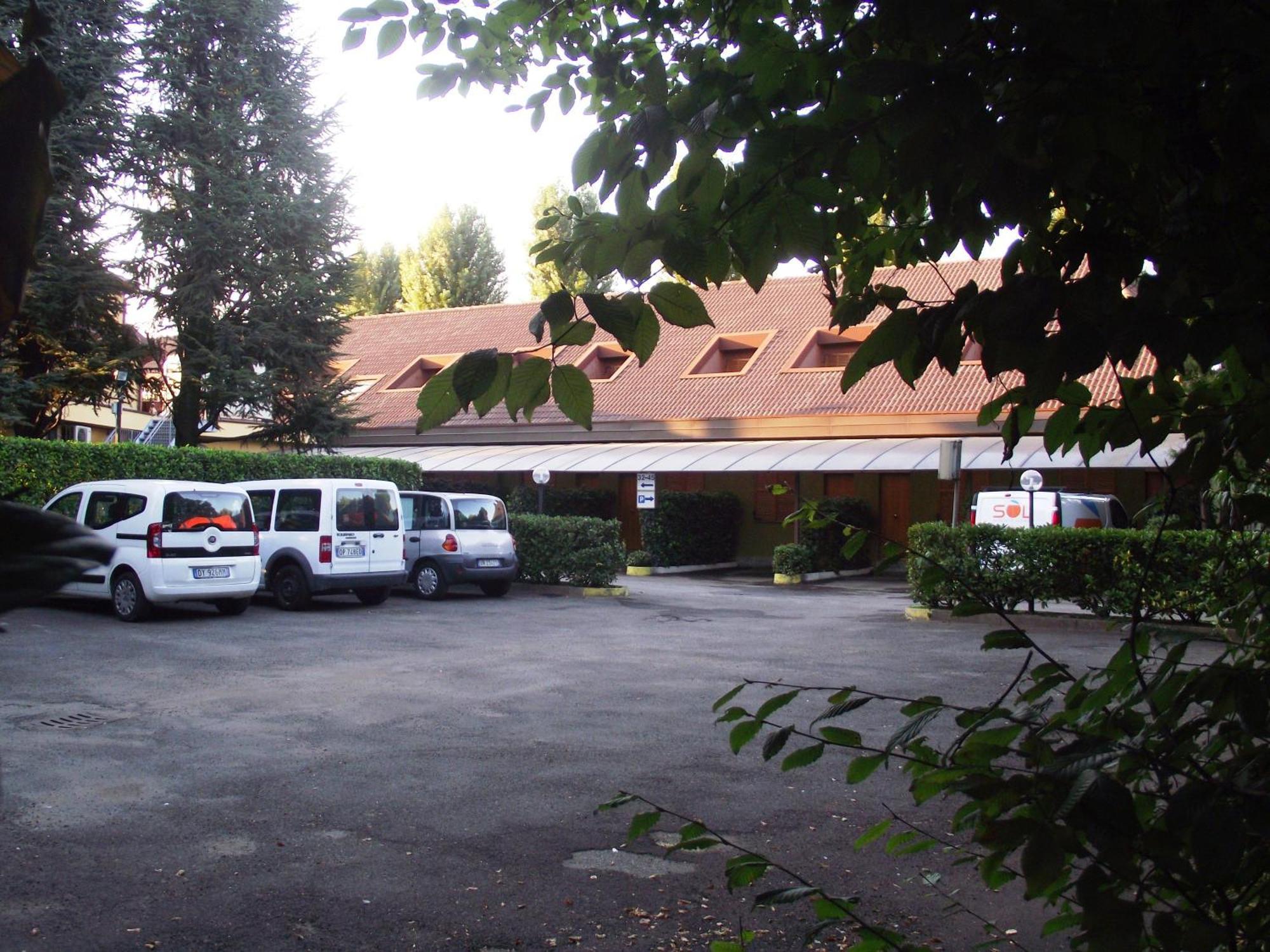 Hotel Motel Ovest Vittuone Екстериор снимка