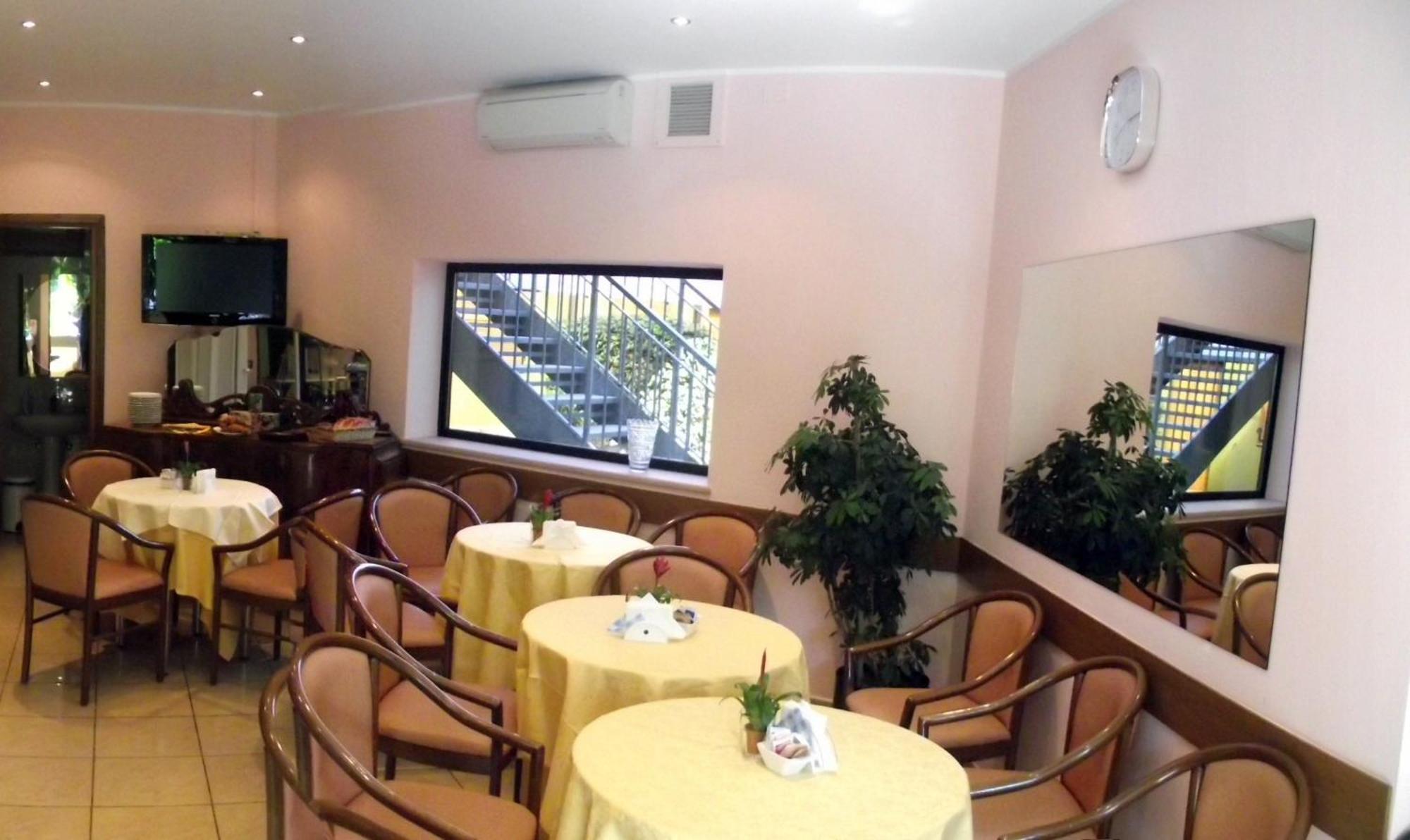 Hotel Motel Ovest Vittuone Екстериор снимка