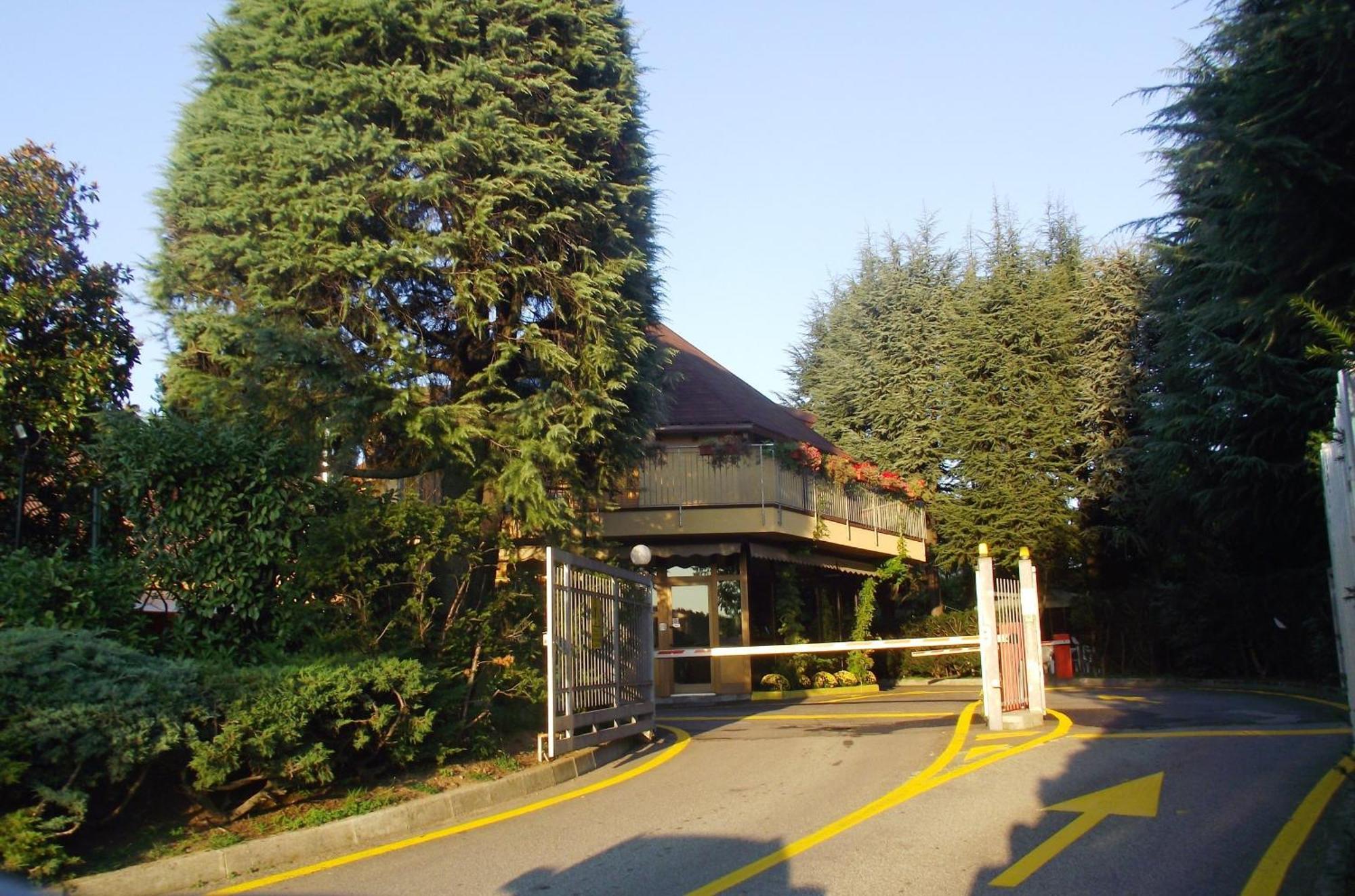 Hotel Motel Ovest Vittuone Екстериор снимка