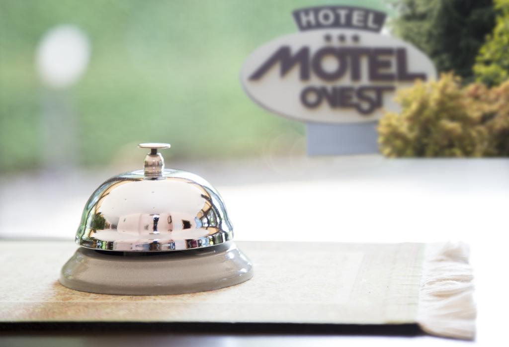 Hotel Motel Ovest Vittuone Екстериор снимка