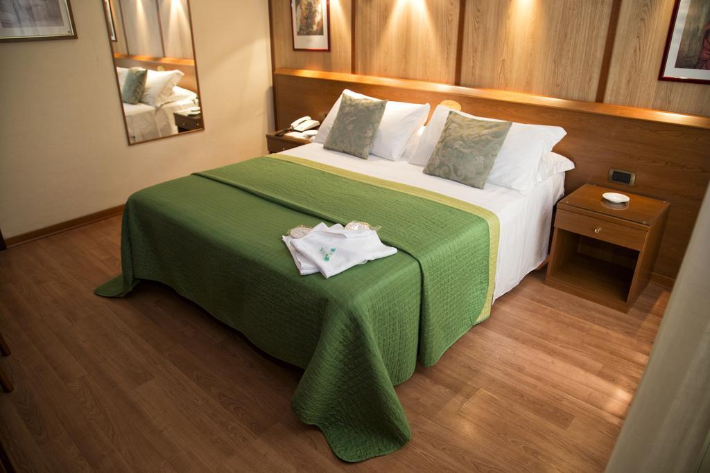 Hotel Motel Ovest Vittuone Екстериор снимка