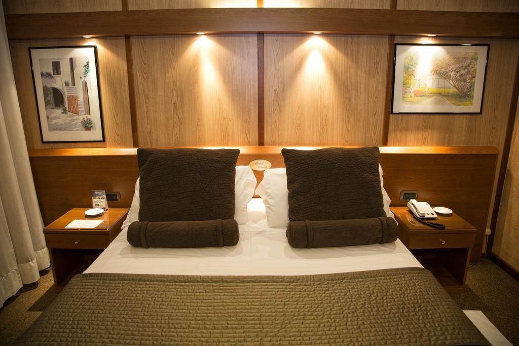 Hotel Motel Ovest Vittuone Екстериор снимка