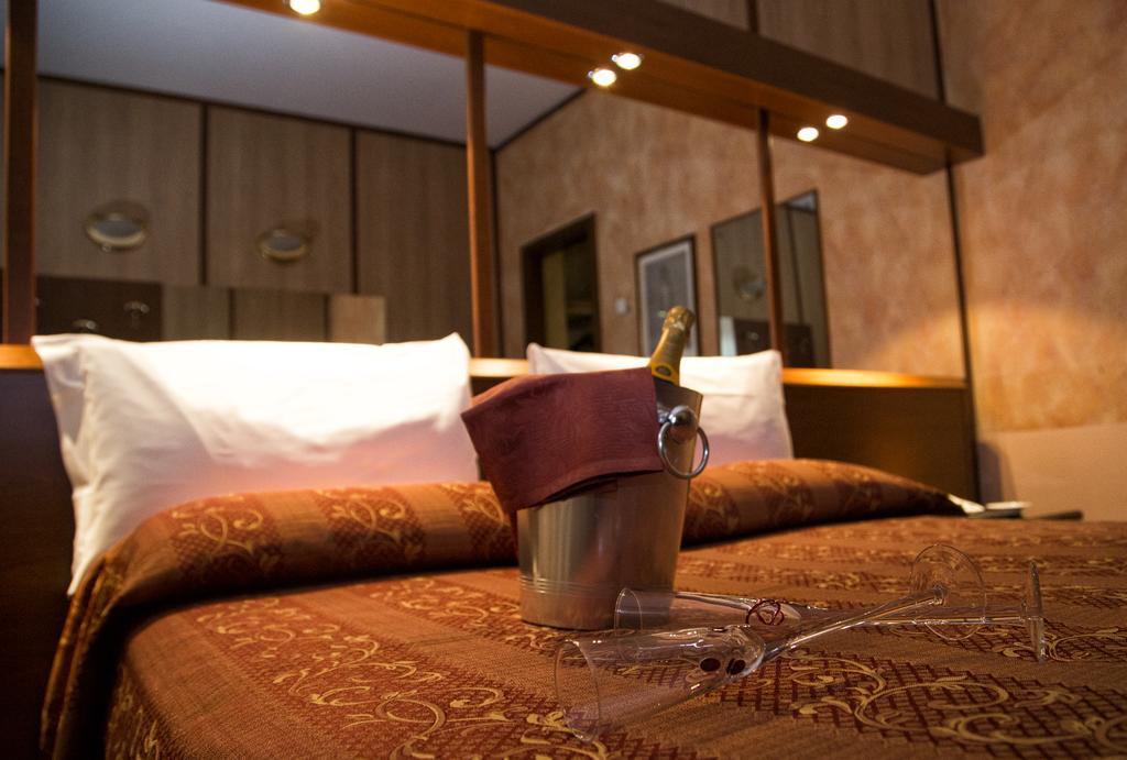 Hotel Motel Ovest Vittuone Стая снимка