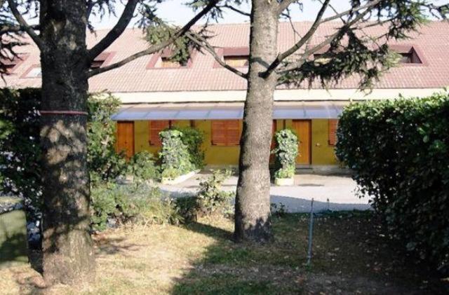 Hotel Motel Ovest Vittuone Екстериор снимка