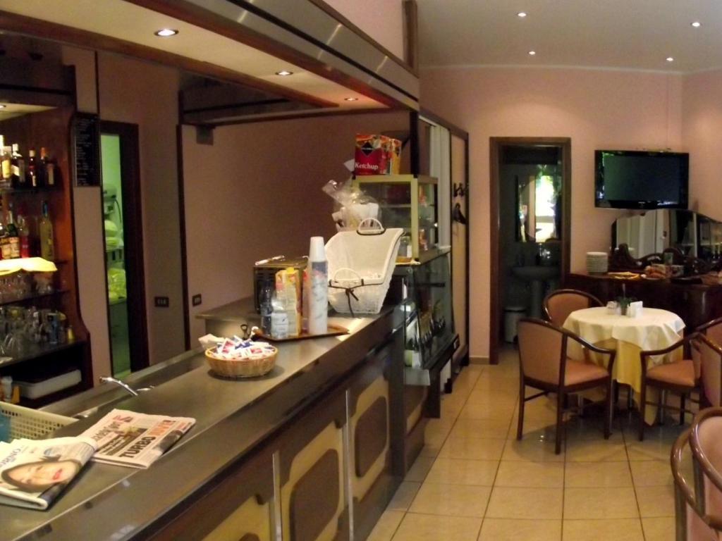Hotel Motel Ovest Vittuone Екстериор снимка