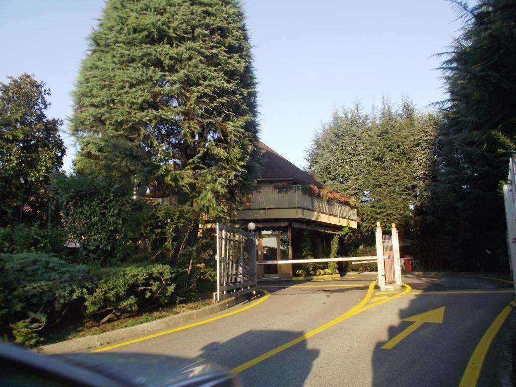 Hotel Motel Ovest Vittuone Екстериор снимка
