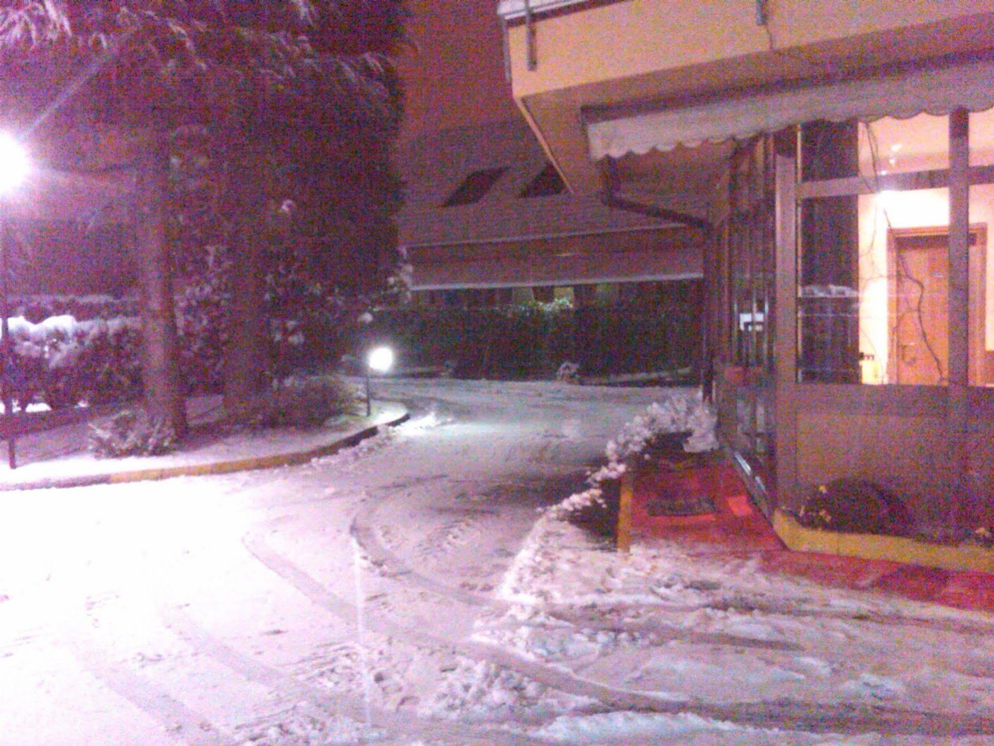 Hotel Motel Ovest Vittuone Екстериор снимка