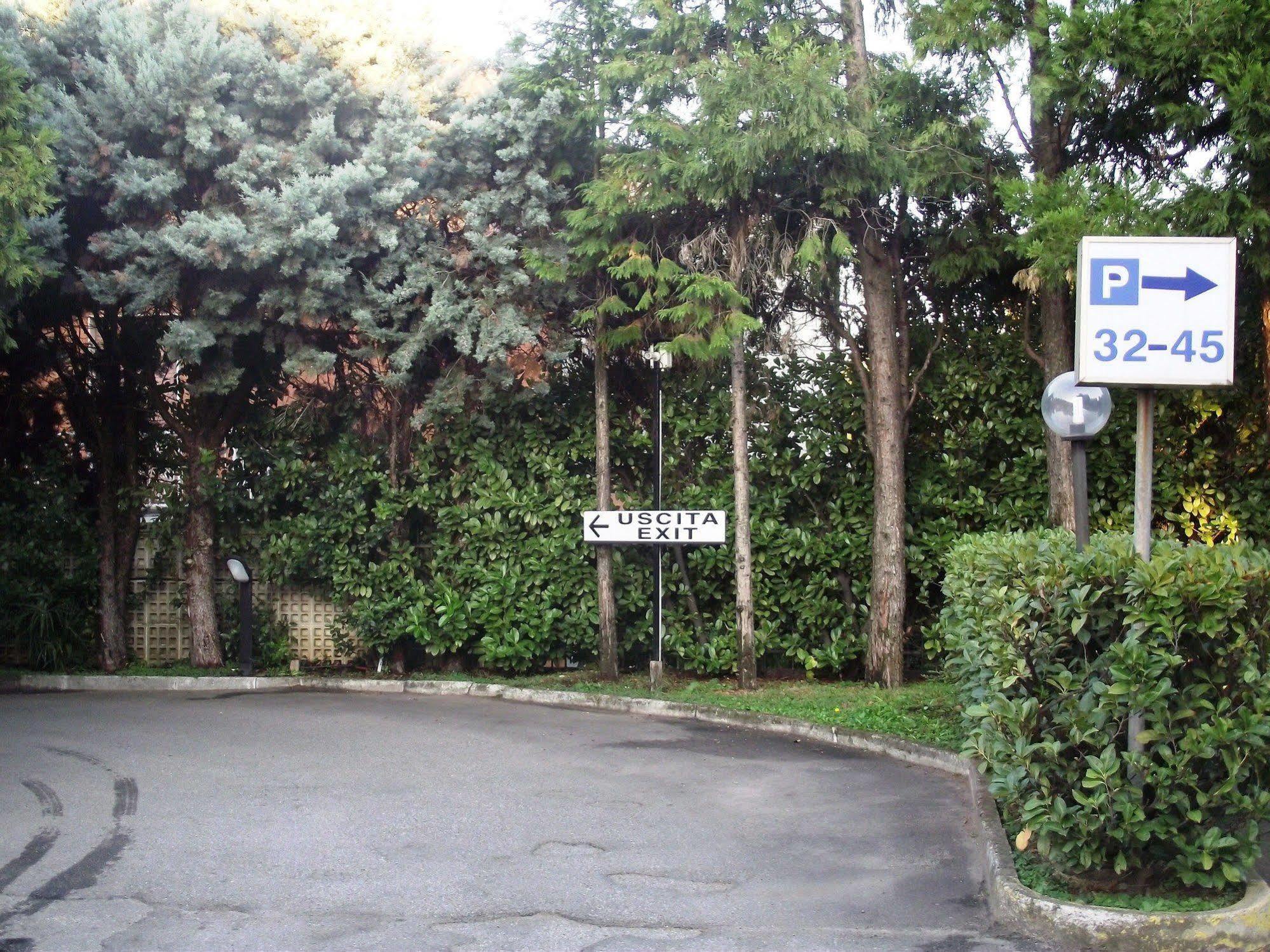 Hotel Motel Ovest Vittuone Екстериор снимка