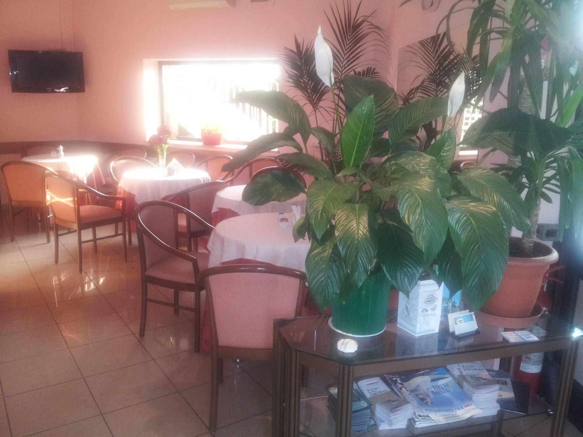 Hotel Motel Ovest Vittuone Екстериор снимка