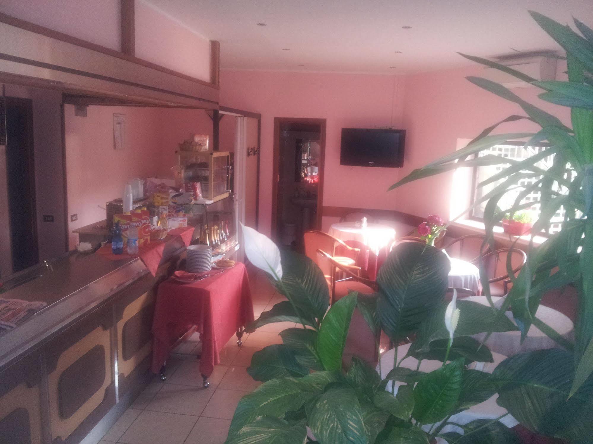 Hotel Motel Ovest Vittuone Екстериор снимка