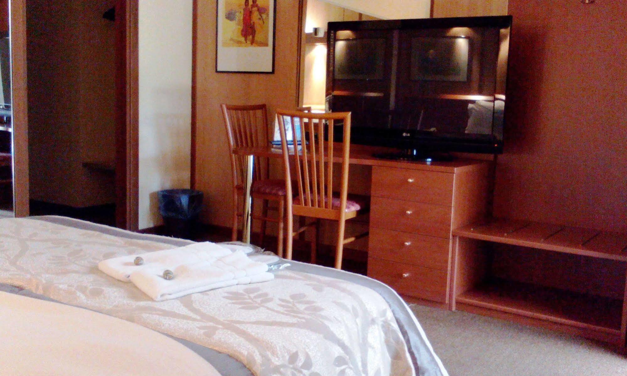 Hotel Motel Ovest Vittuone Екстериор снимка