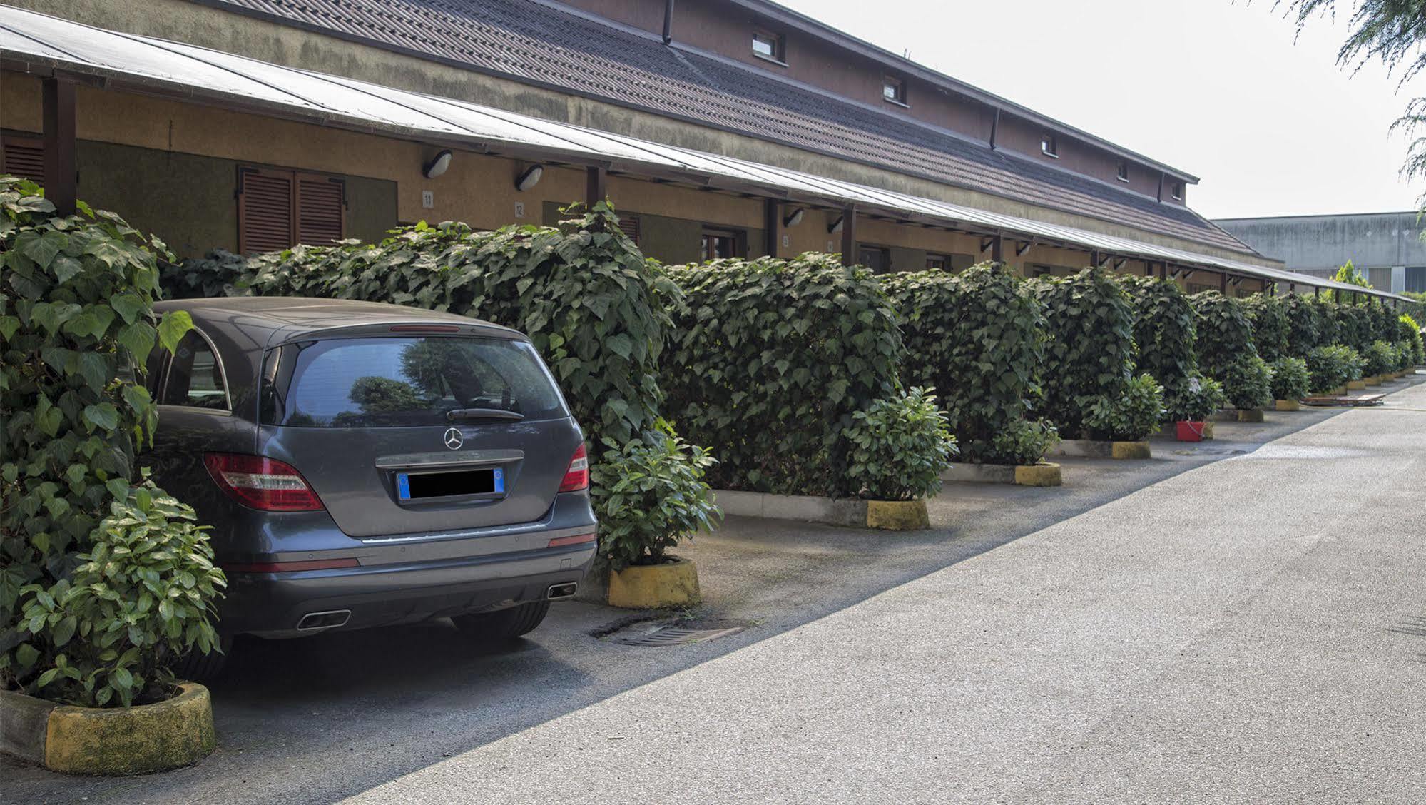 Hotel Motel Ovest Vittuone Екстериор снимка
