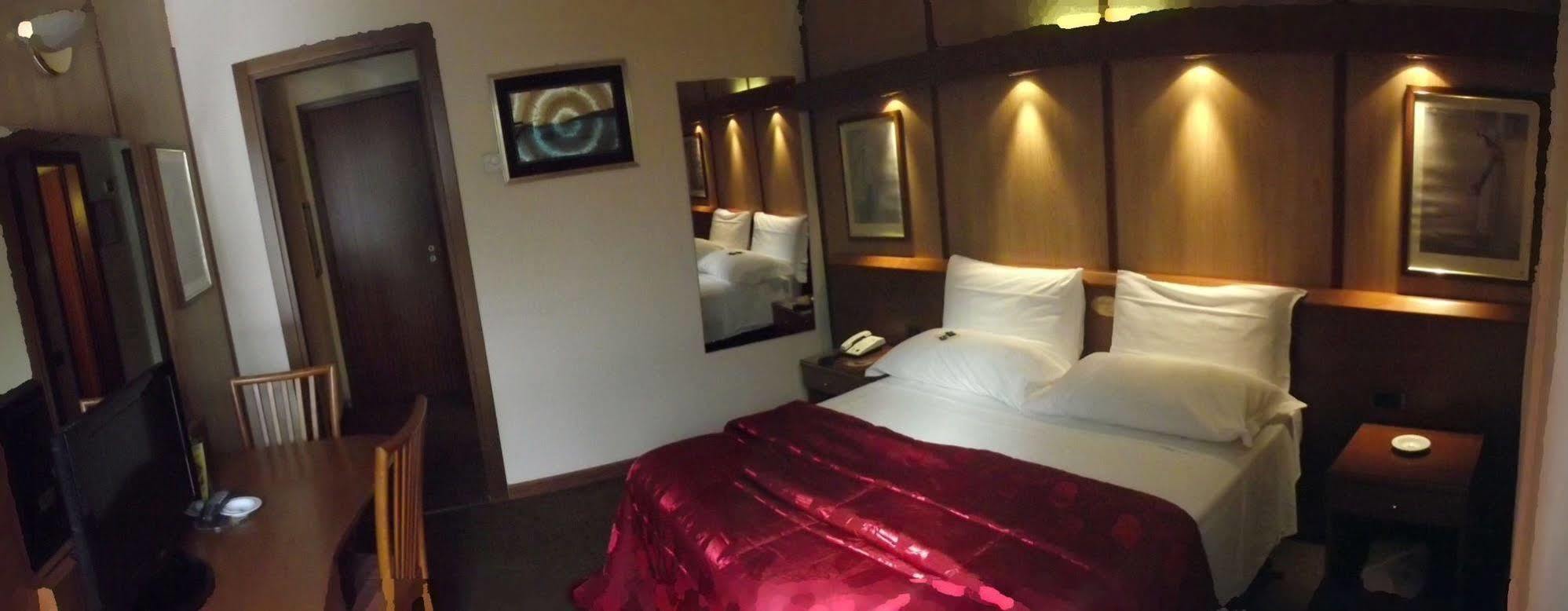Hotel Motel Ovest Vittuone Екстериор снимка