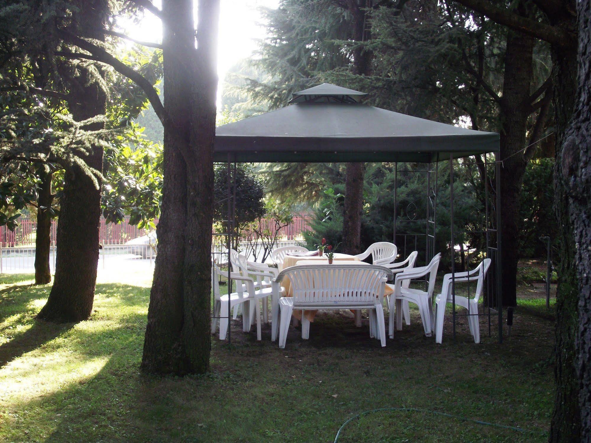 Hotel Motel Ovest Vittuone Екстериор снимка