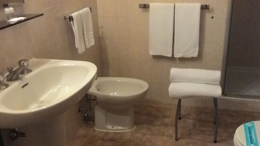 Hotel Motel Ovest Vittuone Екстериор снимка